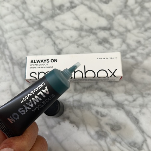 Smashbox Always On Cream Shadow in Ultramarine - Picture 4 of 5